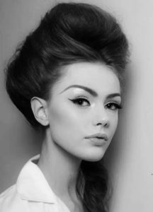 Gaya Rambut Populer: Memori Sirkus, Belah Tengah, hingga Bob ala Tahun 90-an_trends.co.id