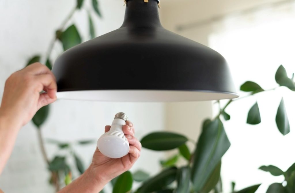 Ini 5 Cara Bikin Rumah Adem Tanpa Boros Listrik Saat Cuaca Panas_trends.co.id