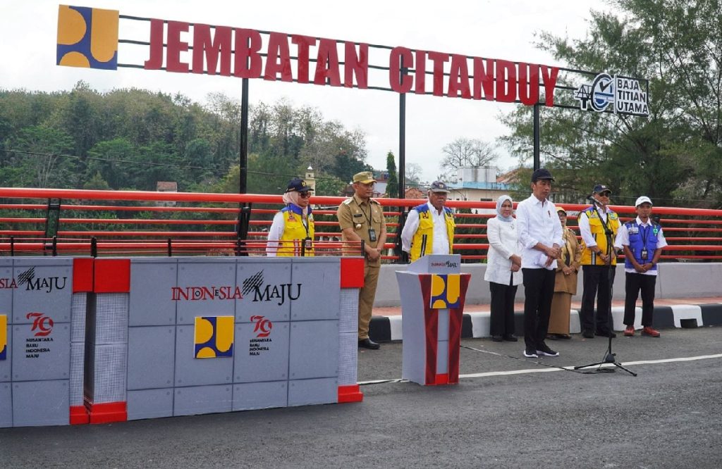 Presiden Jokowi Resmikan 22 Ruas Jalan dan Jembatan di Jawa Barat untuk Tingkatkan Konektivitas_trends.co.id