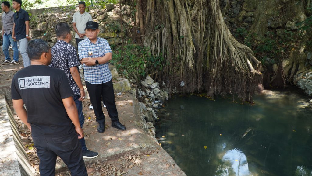 Pj Bupati Bone Tinjau Debit Mata Air PDAM Bone yang Menurun Akibat Kemarau_Trends.co.id