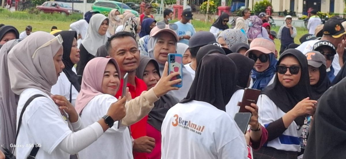 Warga Libureng Antusias Jalan Santai Bersama Andi Asman Sulaiman_trends.co.id