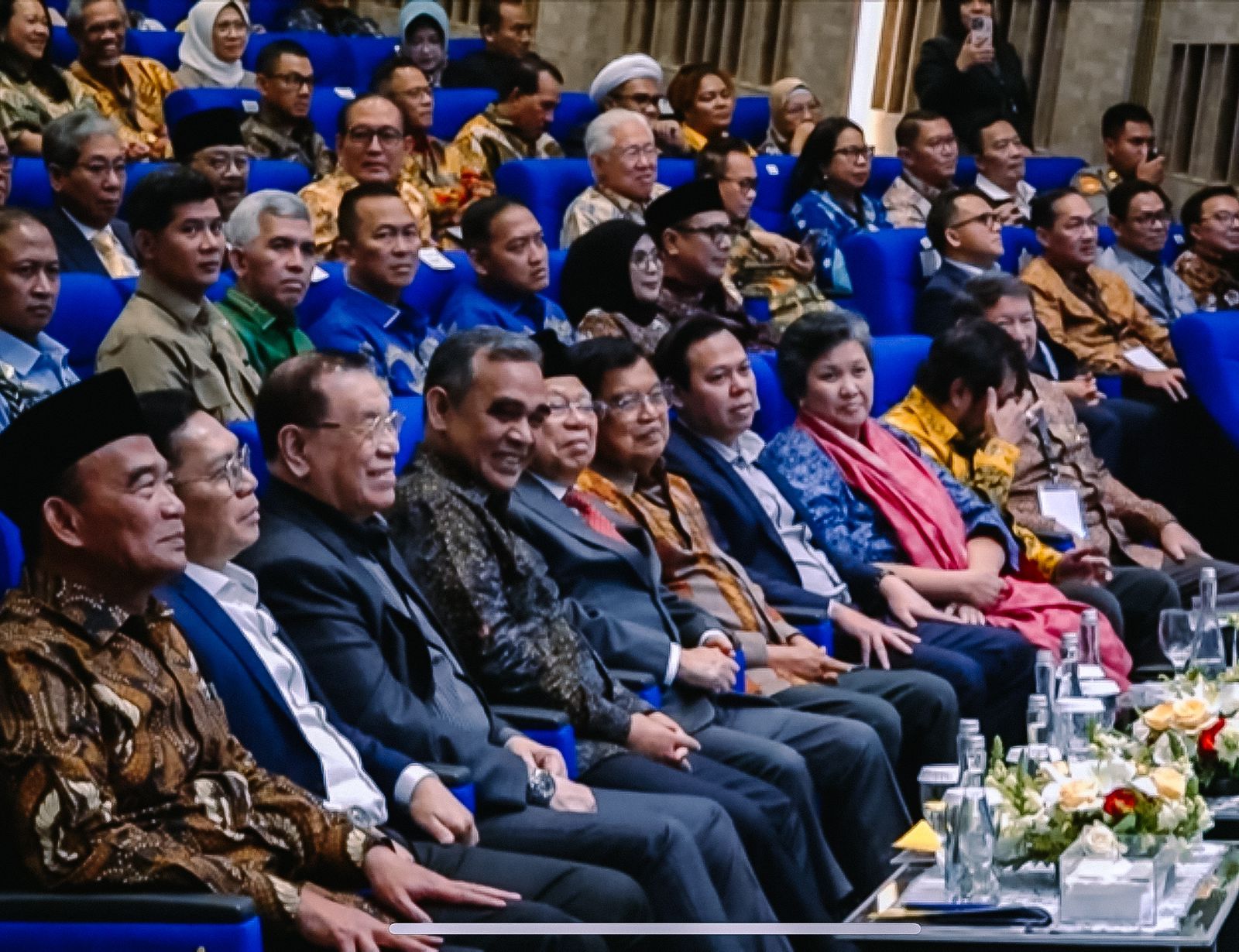 Ketua DPD RI Kagum dengan Pencapaian Karier Akademik Menteri ESDM