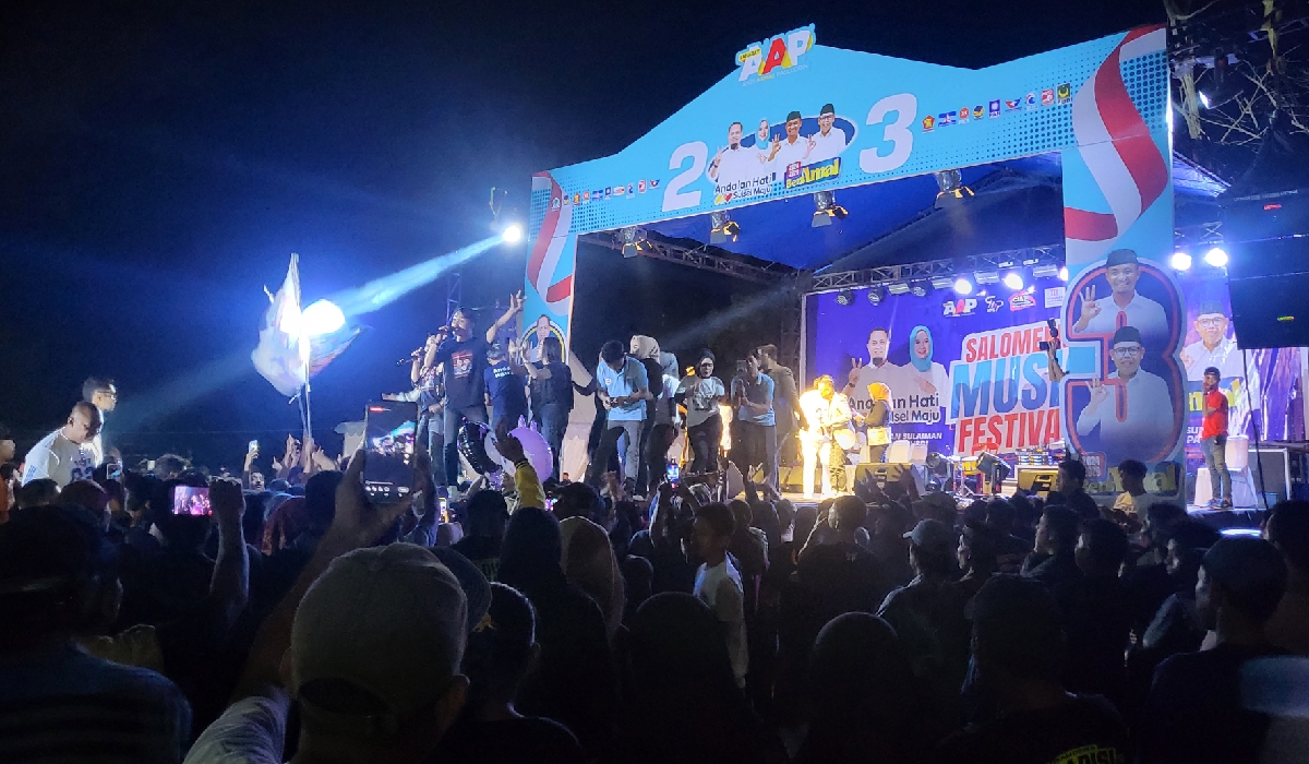 Kampanye Akbar BerAmal, Lapangan Salomekko Jadi Lautan Manusia_trends.co.id